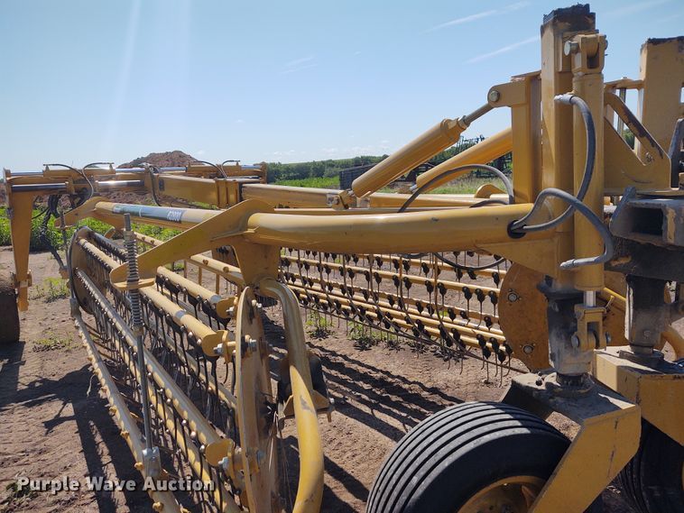 image for item EQ9388 2015 Vermeer R2800 hay rake