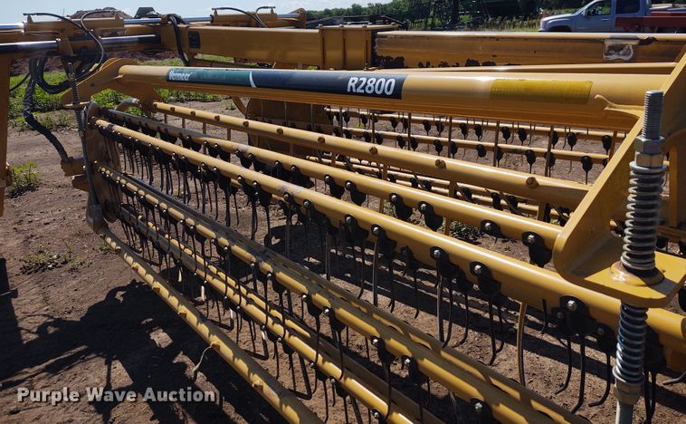 image for item EQ9388 2015 Vermeer R2800 hay rake