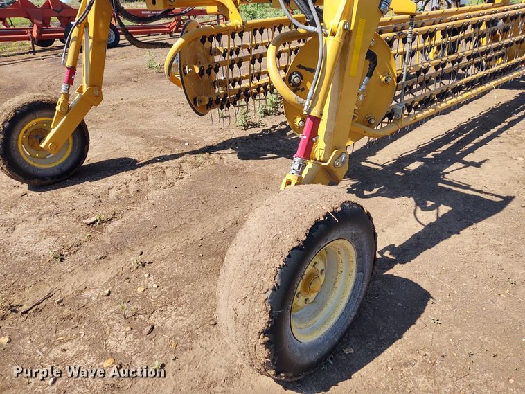 image for item EQ9388 2015 Vermeer R2800 hay rake