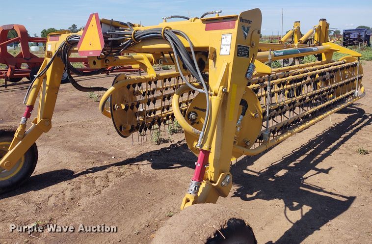 image for item EQ9388 2015 Vermeer R2800 hay rake