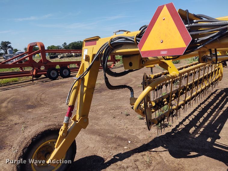 image for item EQ9388 2015 Vermeer R2800 hay rake