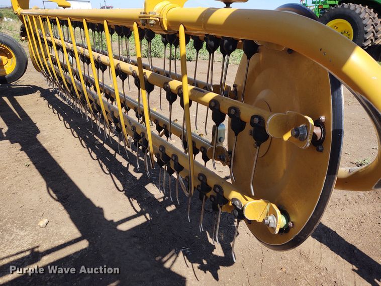 image for item EQ9388 2015 Vermeer R2800 hay rake