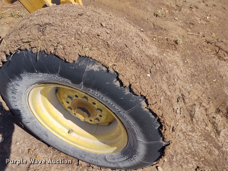 image for item EQ9388 2015 Vermeer R2800 hay rake