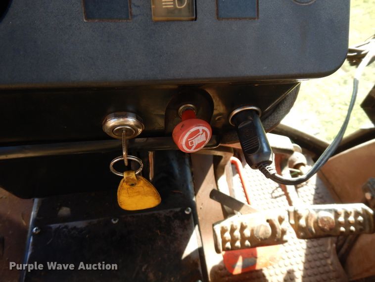 image for item FN9285 1983 John Deere 2750  tractor