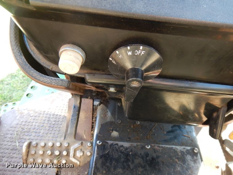 image for item FN9285 1983 John Deere 2750  tractor