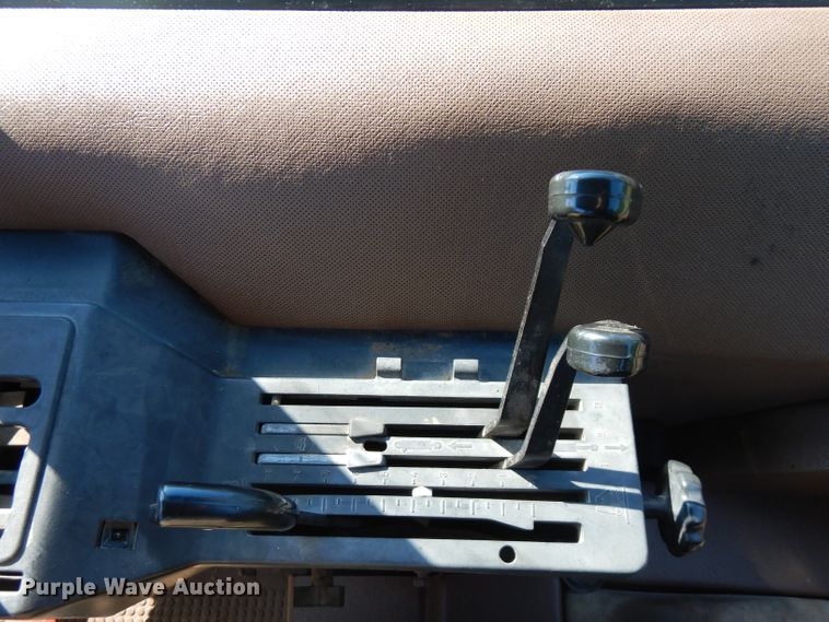 image for item FN9285 1983 John Deere 2750  tractor