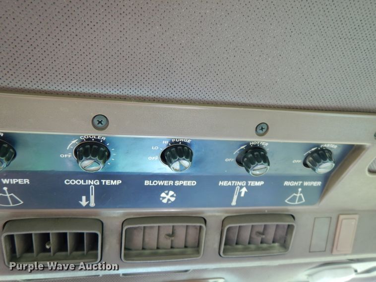 image for item FN9285 1983 John Deere 2750  tractor