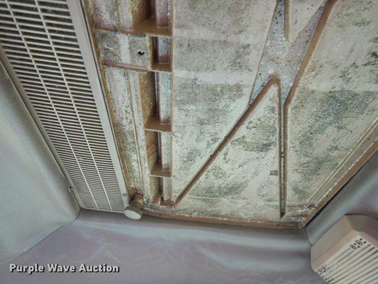 image for item FN9285 1983 John Deere 2750  tractor