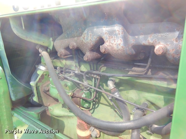 image for item FN9285 1983 John Deere 2750  tractor