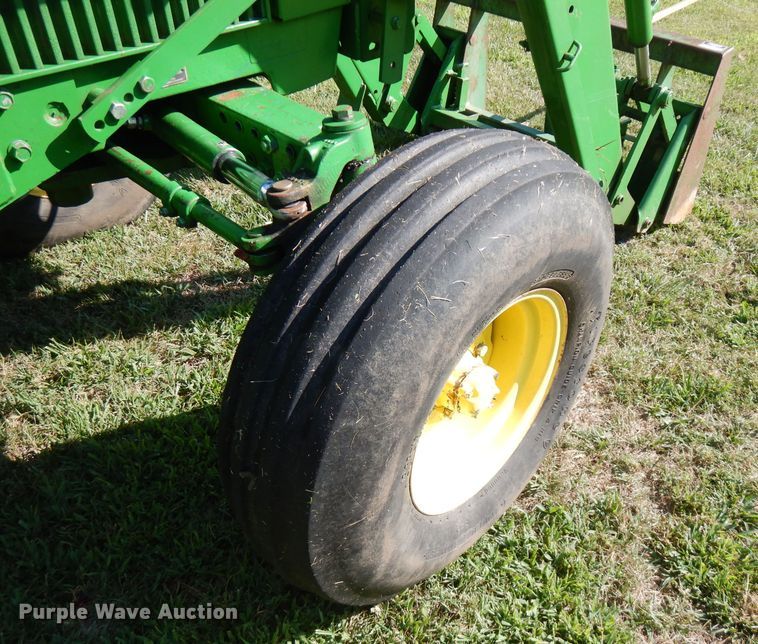 image for item FN9285 1983 John Deere 2750  tractor