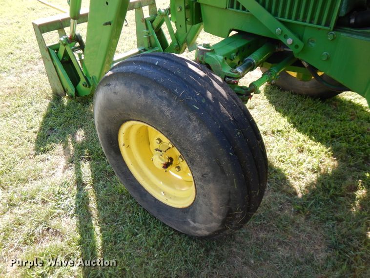 image for item FN9285 1983 John Deere 2750  tractor