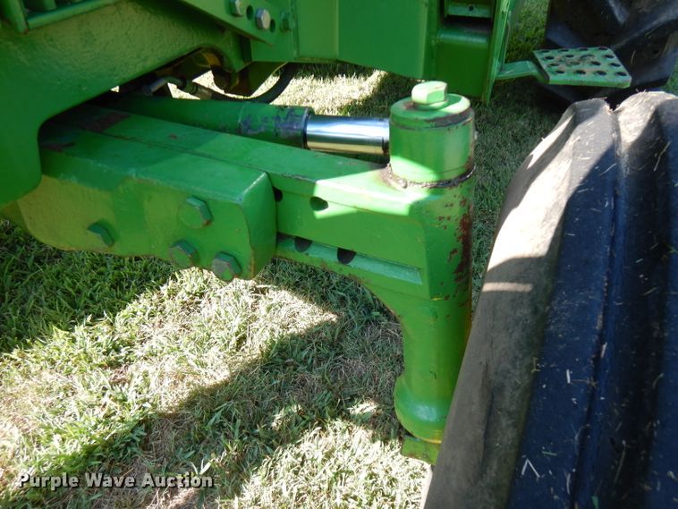 image for item FN9285 1983 John Deere 2750  tractor