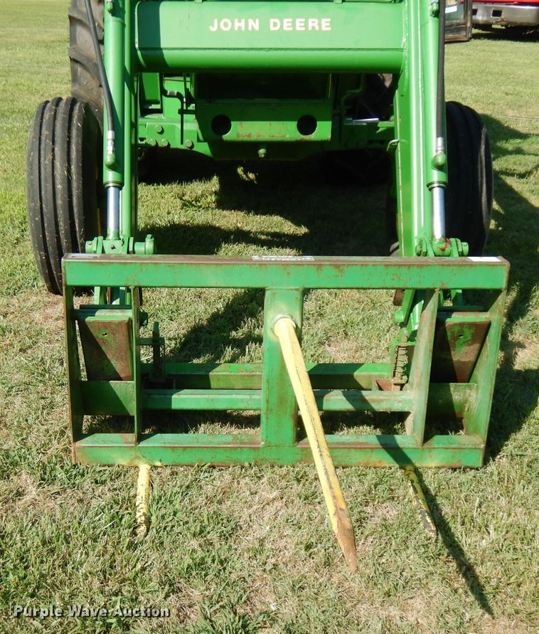 image for item FN9285 1983 John Deere 2750  tractor