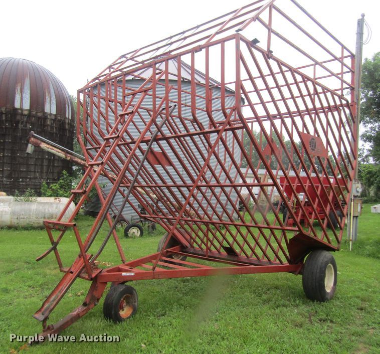 image for item GQ9047 E-Z Trail bale transporter