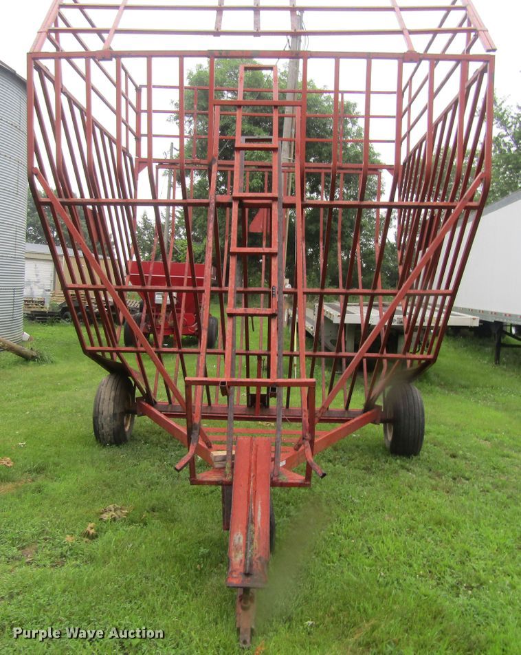 image for item GQ9047 E-Z Trail bale transporter