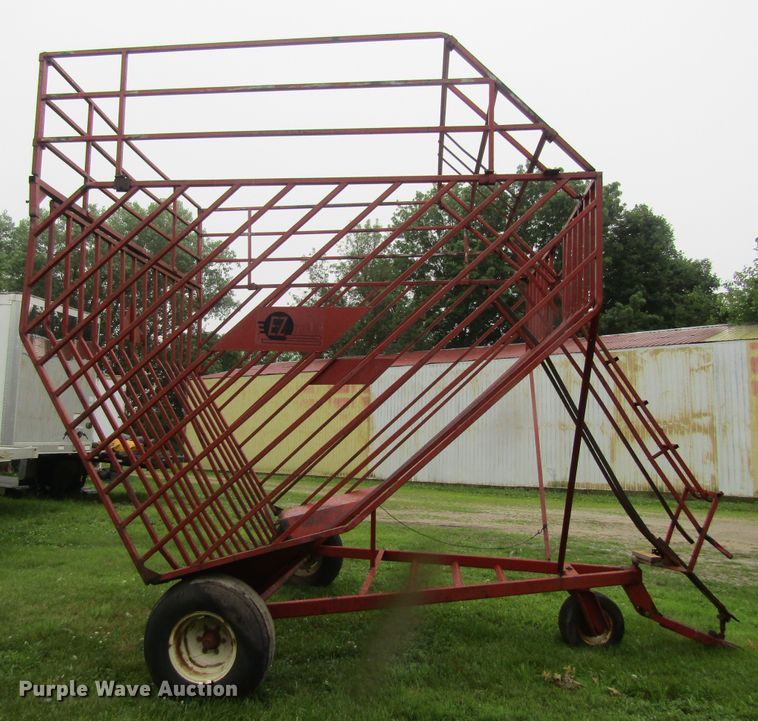 image for item GQ9047 E-Z Trail bale transporter
