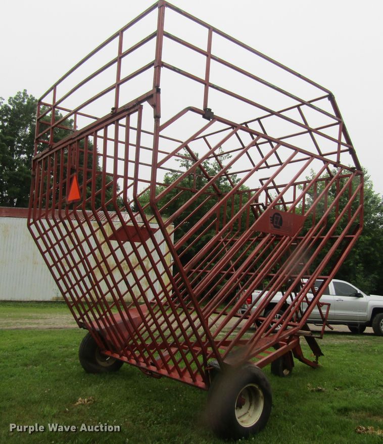 image for item GQ9047 E-Z Trail bale transporter