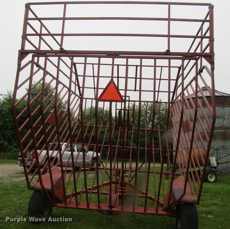 image for item GQ9047 E-Z Trail bale transporter