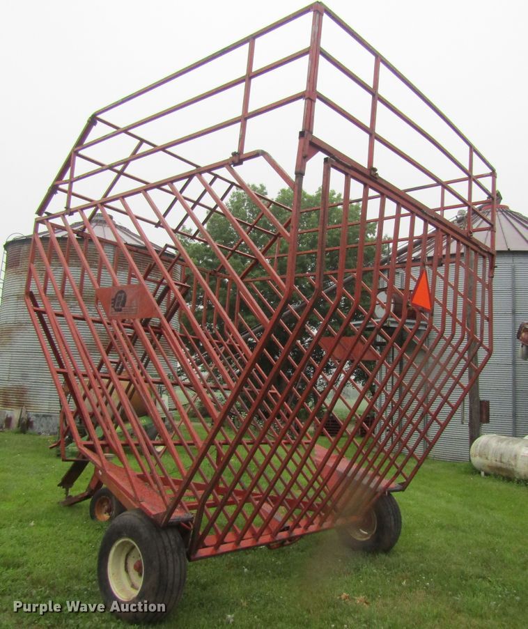 image for item GQ9047 E-Z Trail bale transporter