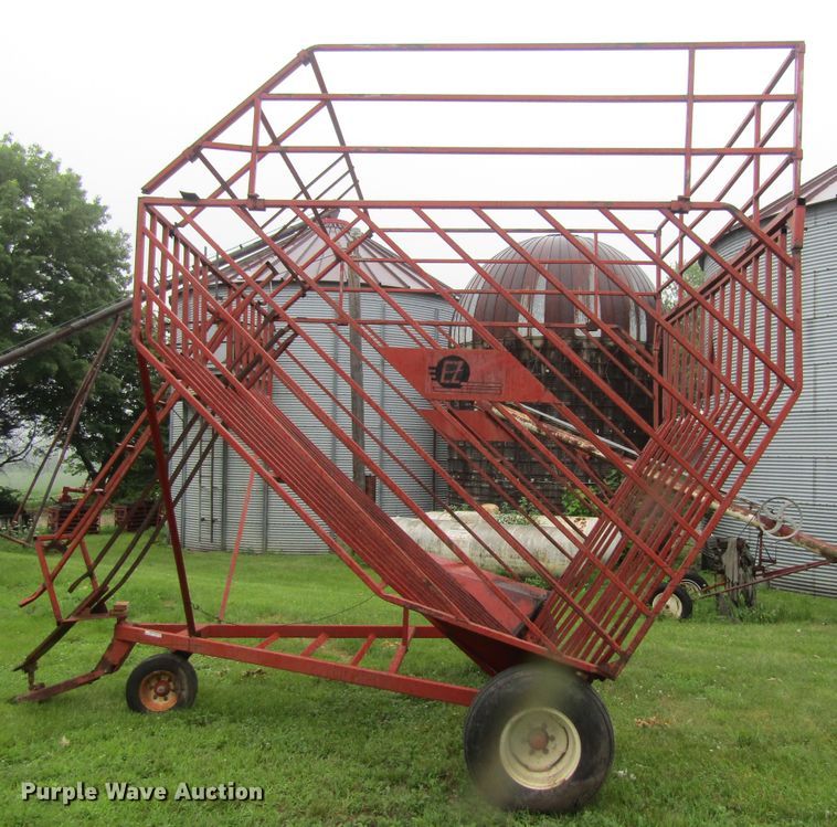 image for item GQ9047 E-Z Trail bale transporter