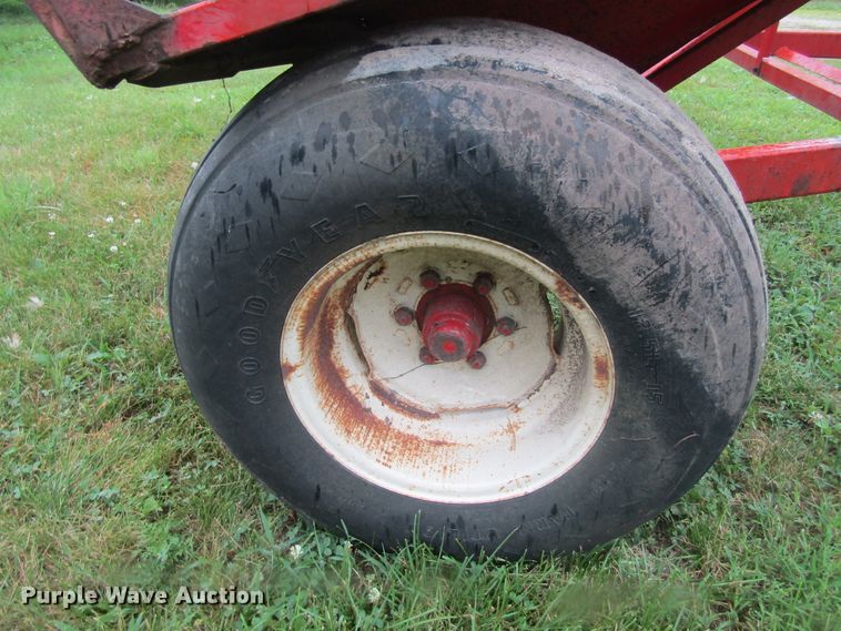 image for item GQ9047 E-Z Trail bale transporter