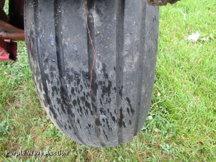 image for item GQ9047 E-Z Trail bale transporter