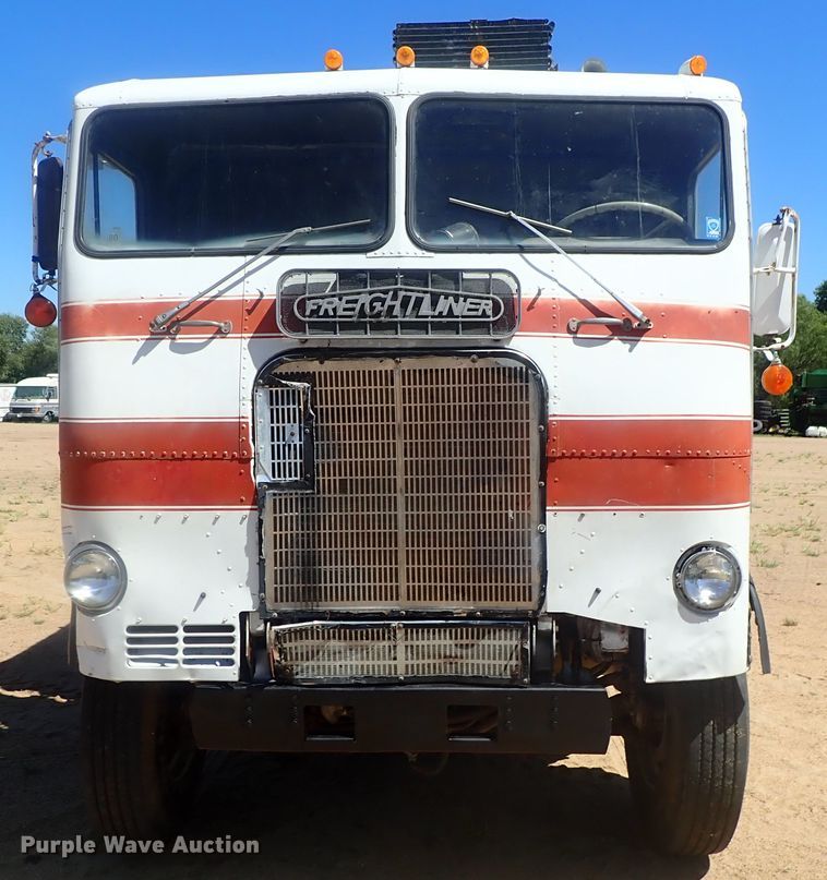 image for item GV9618 1976 Freightliner 6342T  grain truck