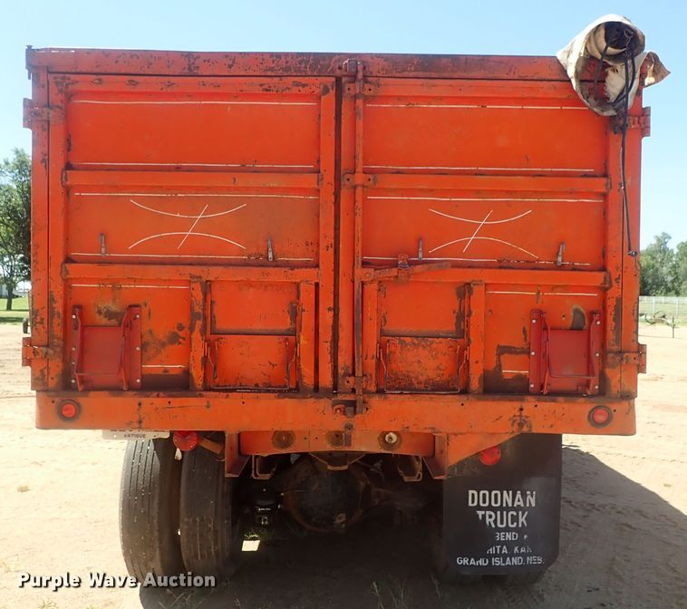 image for item GV9618 1976 Freightliner 6342T  grain truck