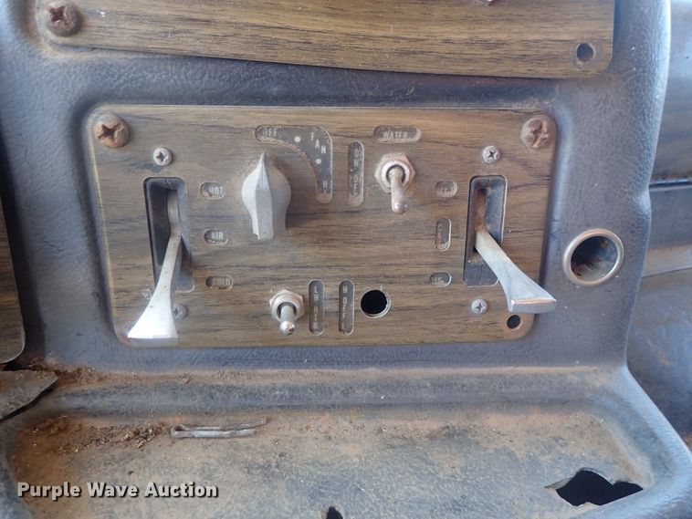 image for item GV9618 1976 Freightliner 6342T  grain truck