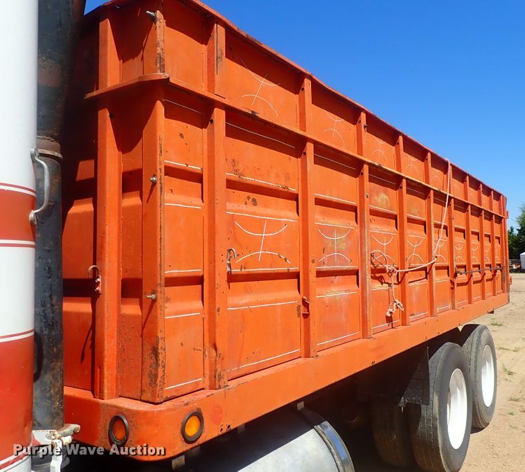 image for item GV9618 1976 Freightliner 6342T  grain truck