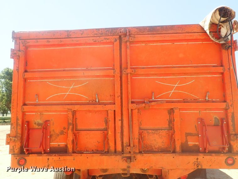 image for item GV9618 1976 Freightliner 6342T  grain truck