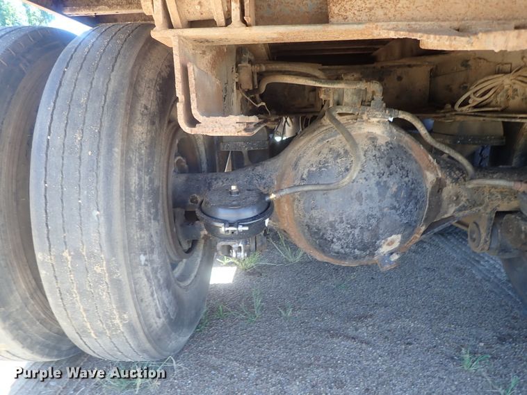 image for item GV9618 1976 Freightliner 6342T  grain truck