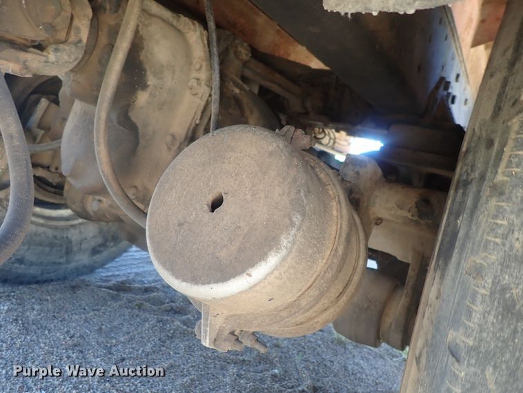 image for item GV9618 1976 Freightliner 6342T  grain truck