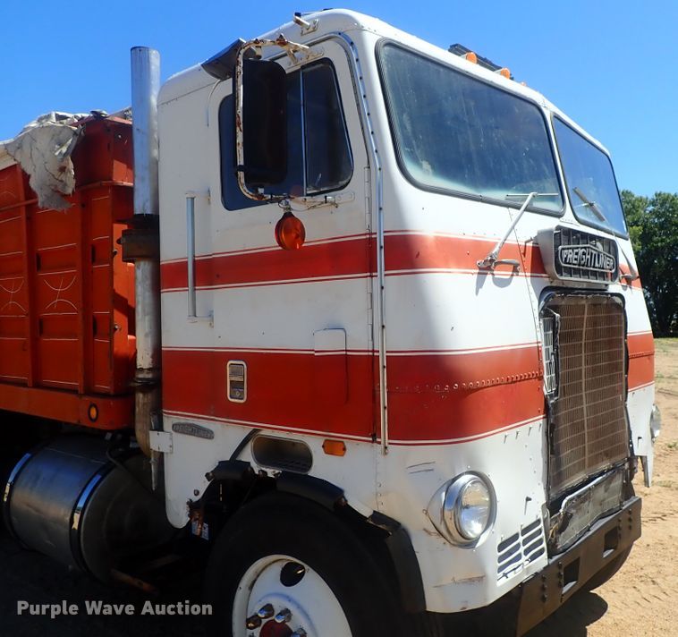 image for item GV9618 1976 Freightliner 6342T  grain truck