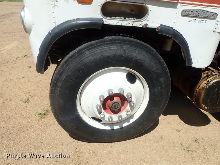 image for item GV9618 1976 Freightliner 6342T  grain truck