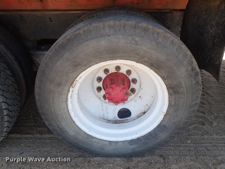 image for item GV9618 1976 Freightliner 6342T  grain truck