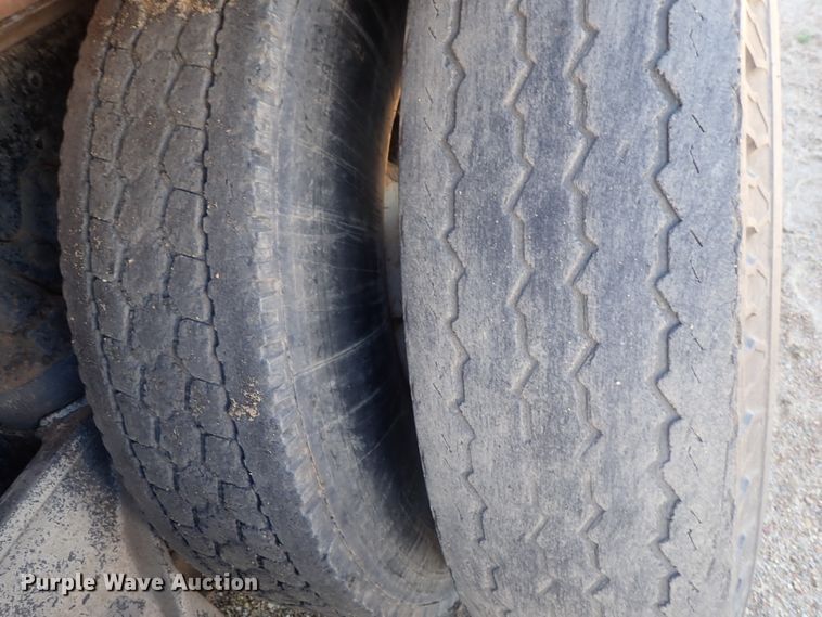 image for item GV9618 1976 Freightliner 6342T  grain truck