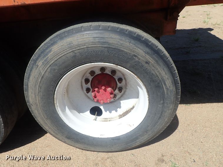 image for item GV9618 1976 Freightliner 6342T  grain truck