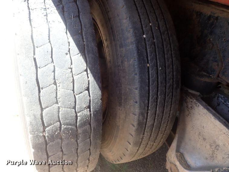 image for item GV9618 1976 Freightliner 6342T  grain truck