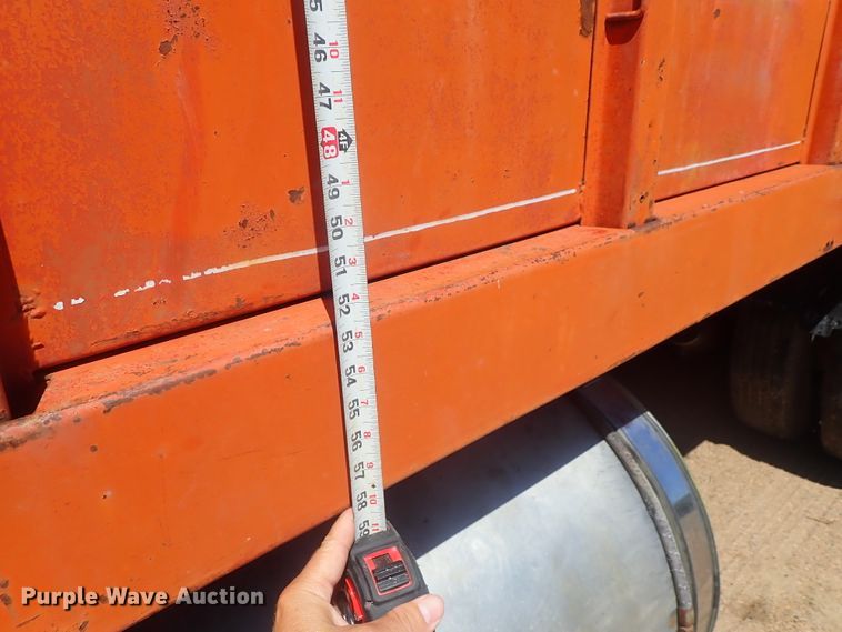 image for item GV9618 1976 Freightliner 6342T  grain truck