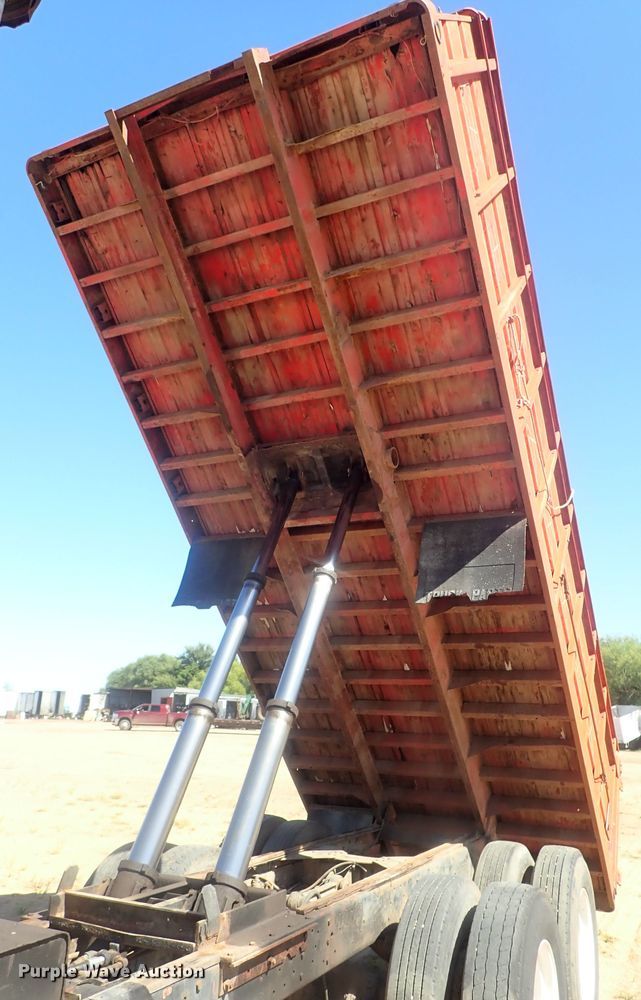 image for item GV9618 1976 Freightliner 6342T  grain truck