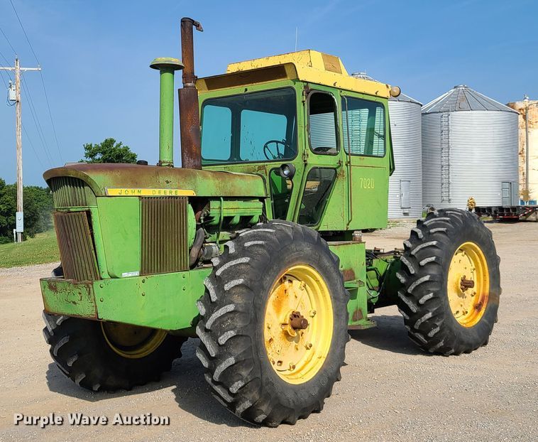 image for item GX9248 1971 John Deere 7020  4WD tractor