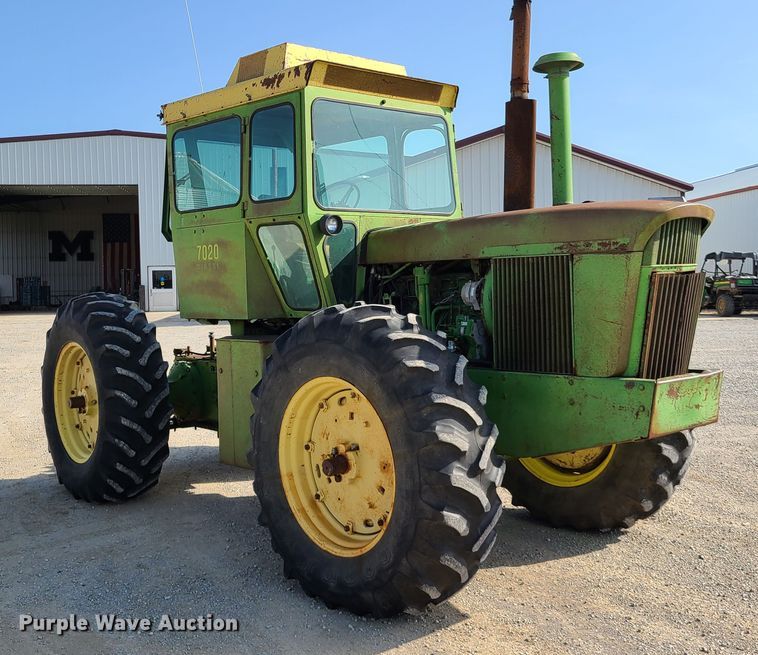 image for item GX9248 1971 John Deere 7020  4WD tractor