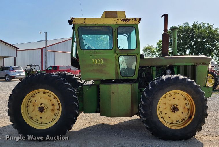 image for item GX9248 1971 John Deere 7020  4WD tractor