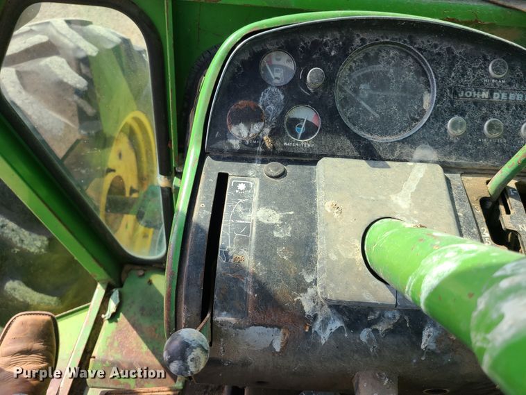 image for item GX9248 1971 John Deere 7020  4WD tractor