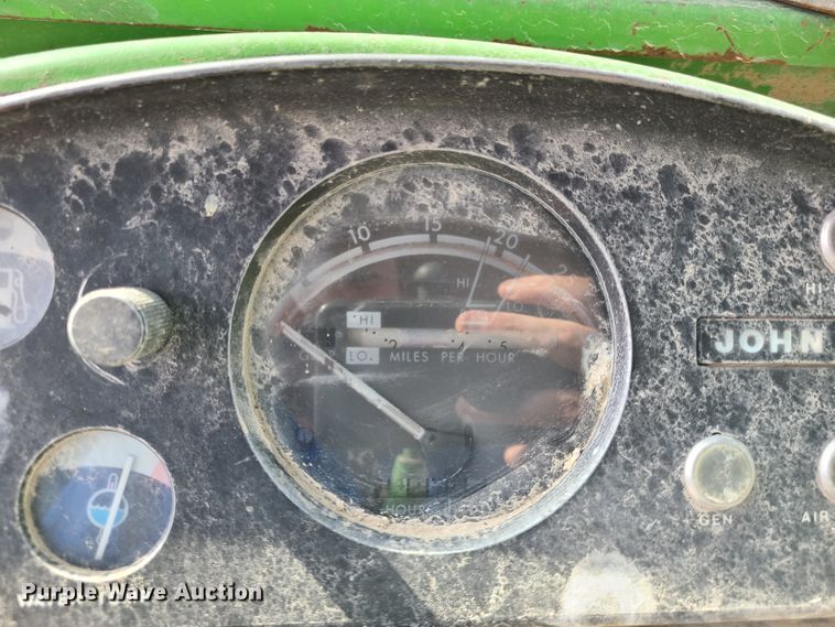 image for item GX9248 1971 John Deere 7020  4WD tractor