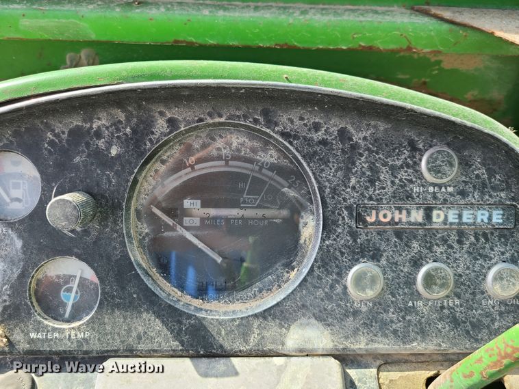 image for item GX9248 1971 John Deere 7020  4WD tractor