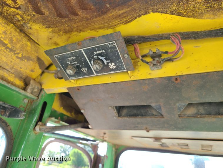 image for item GX9248 1971 John Deere 7020  4WD tractor