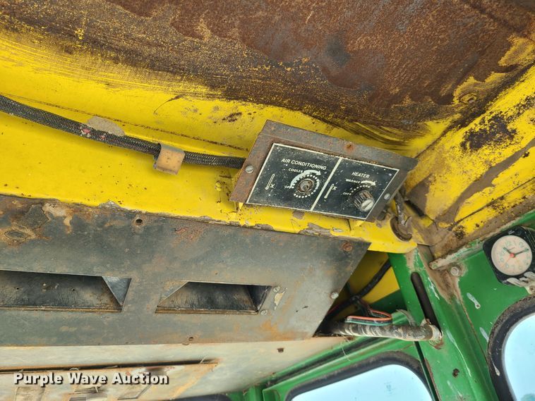 image for item GX9248 1971 John Deere 7020  4WD tractor