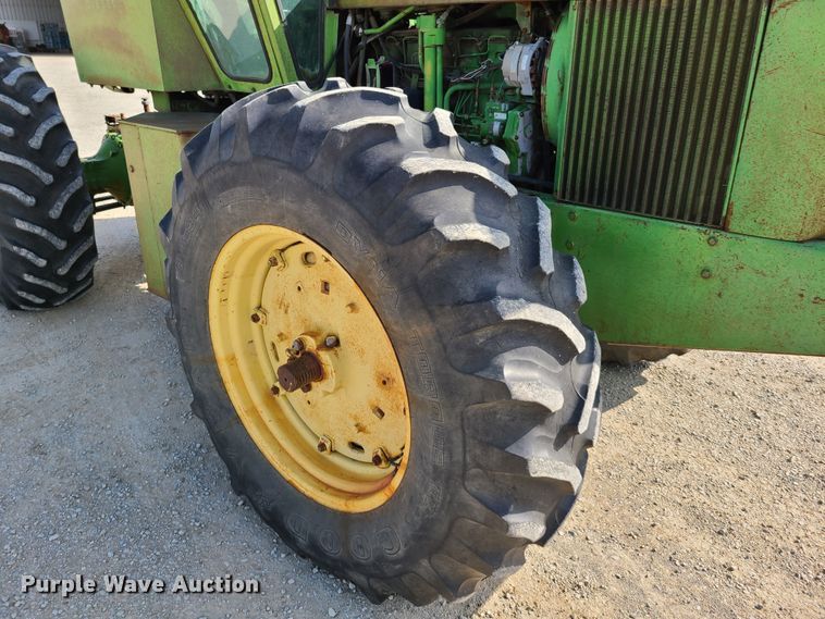 image for item GX9248 1971 John Deere 7020  4WD tractor
